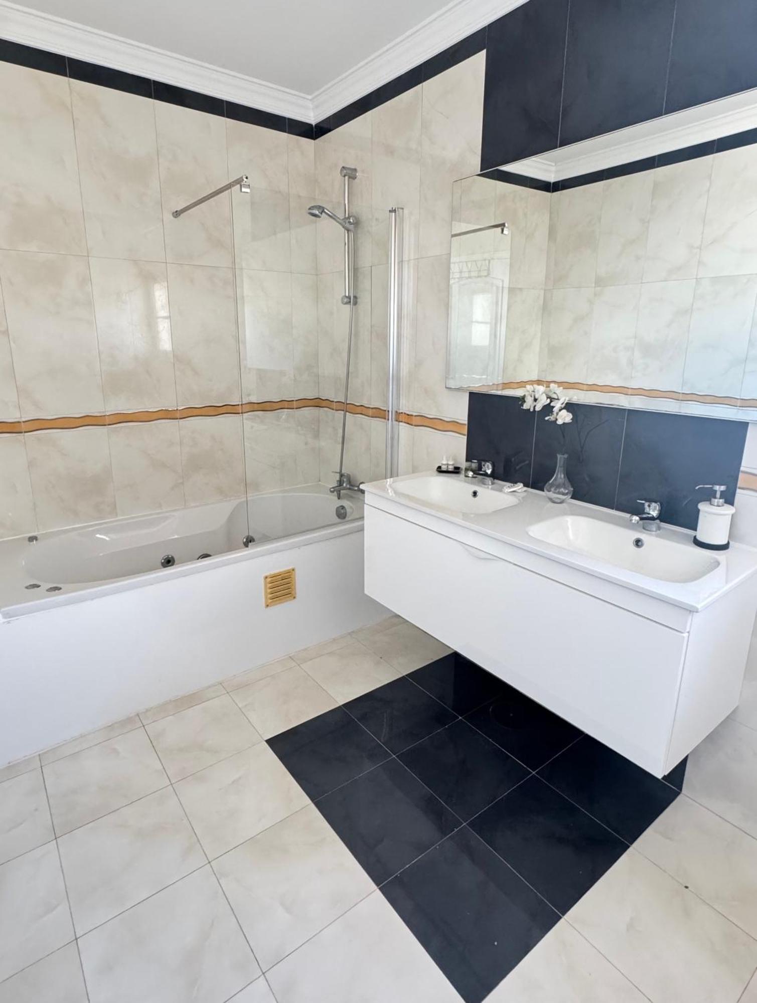 Villa Bonita Guesthouse Albufeira Old Town Екстер'єр фото